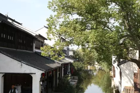 在黎里，有一种夏日限定叫院堂的风