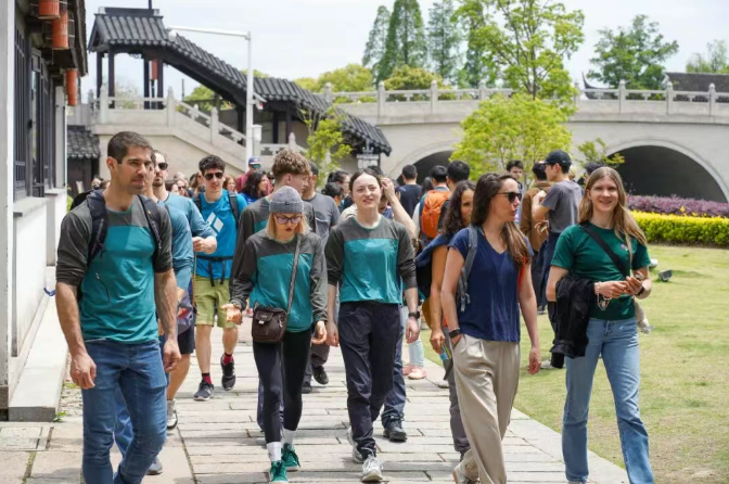 跟着赛事去旅行丨国际攀联世界杯运动员走进黎里古镇